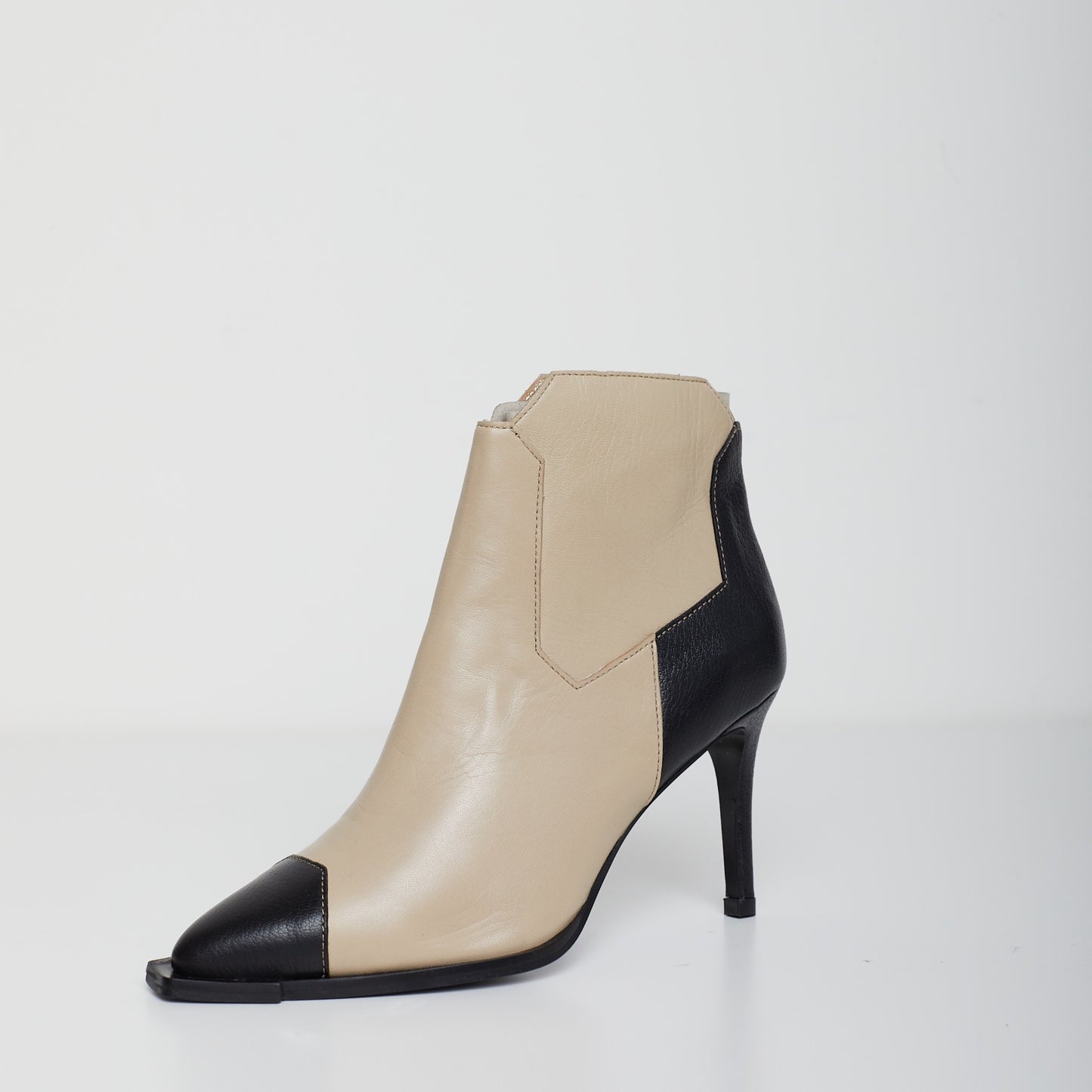 Adele Beige/Black